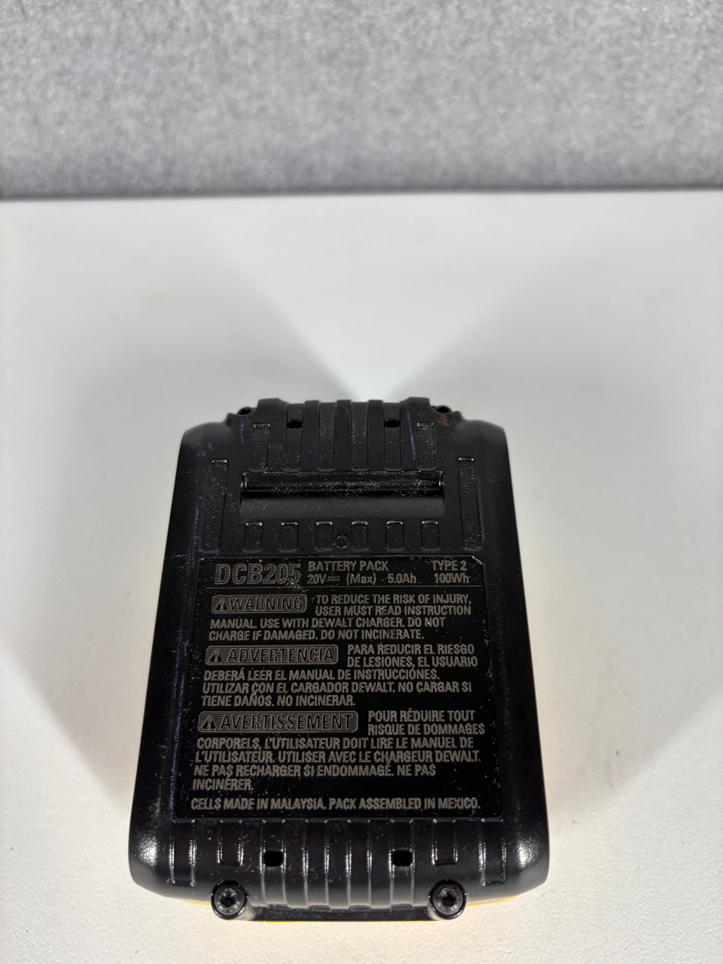 DEWALT 20V MAX Battery, Lithium Ion, 5.0Ah (DCB205)