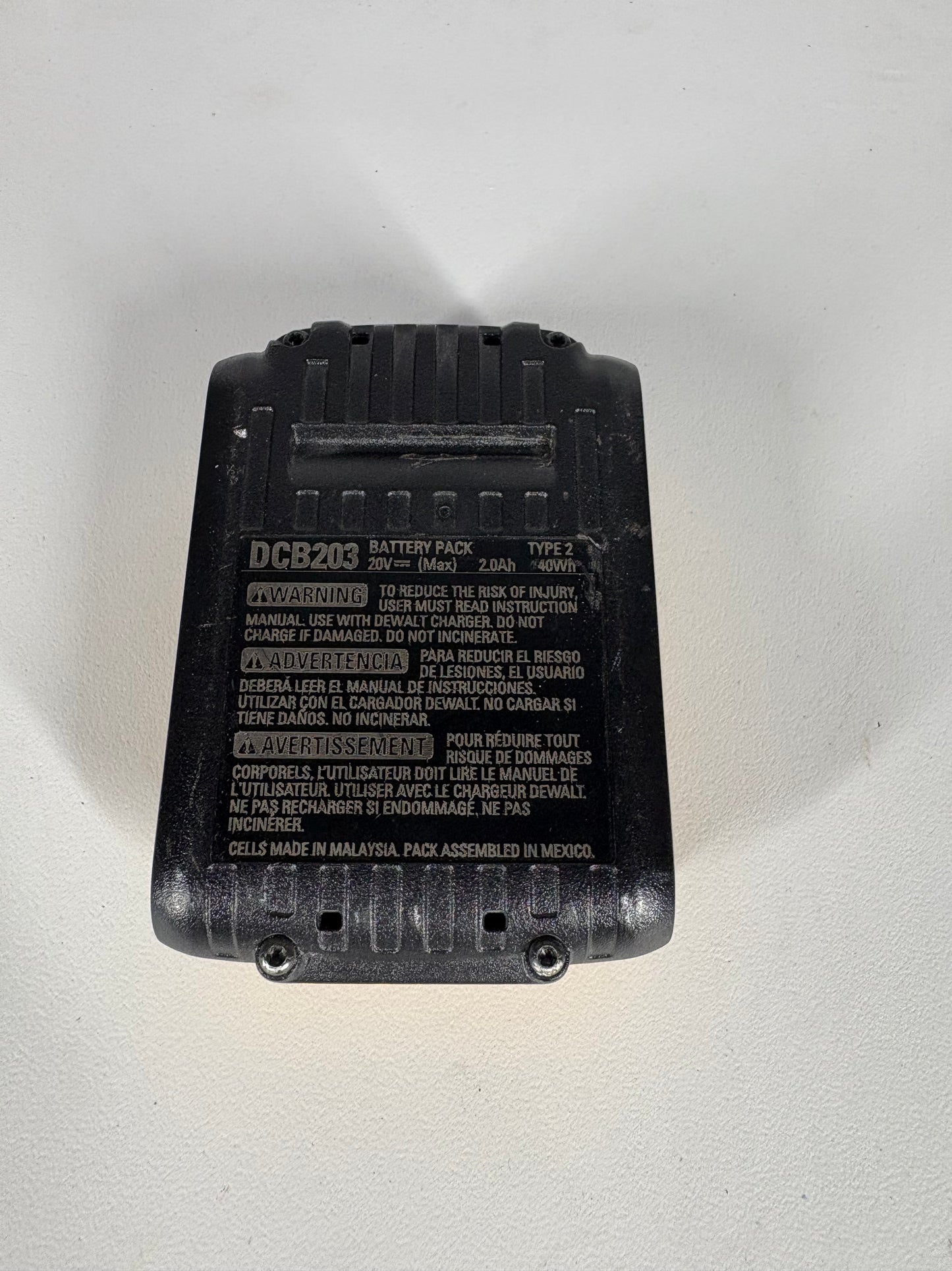 DEWALT 20V MAX Battery, Compact 2.0Ah (DCB203)