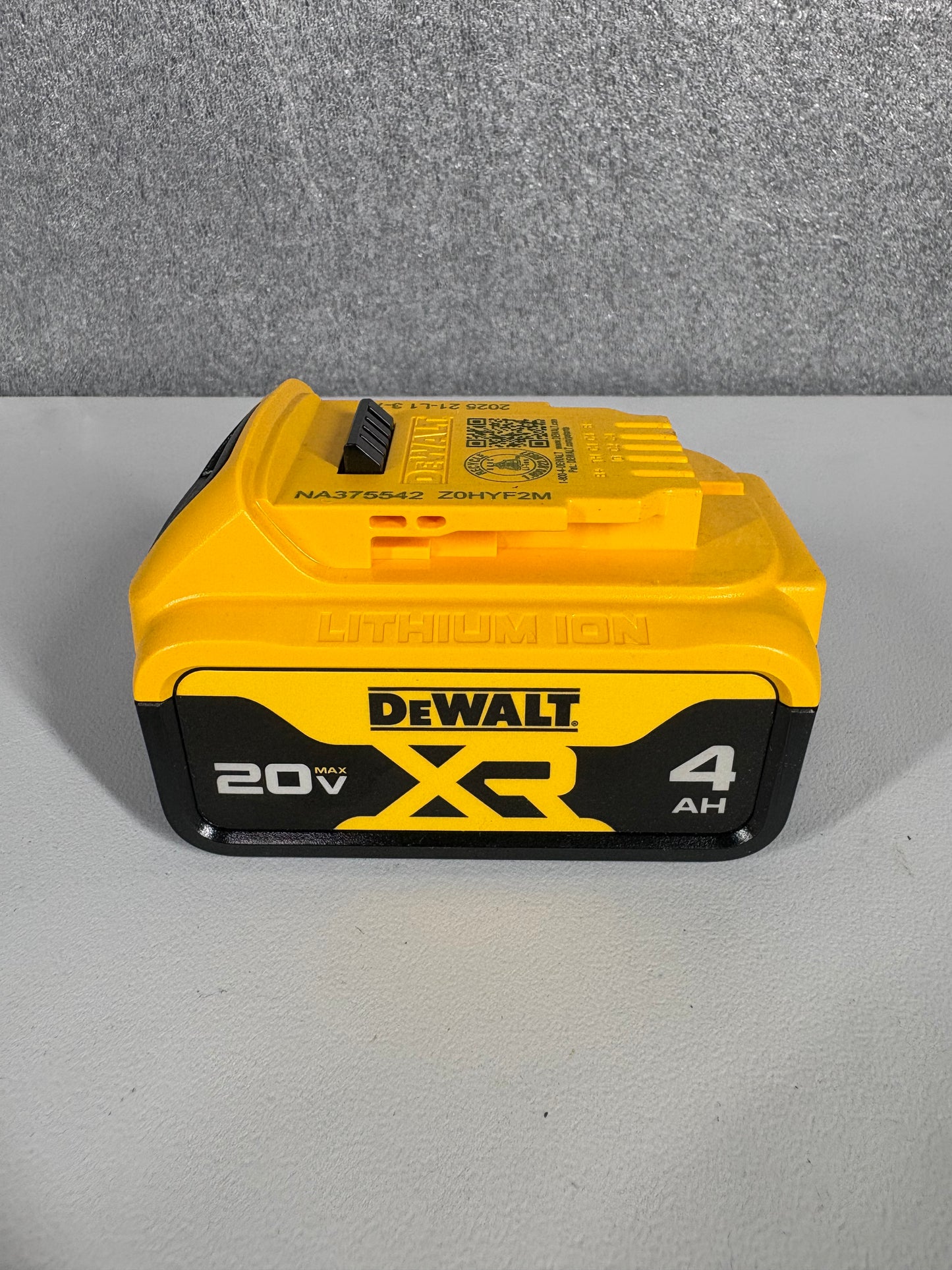 DEWALT 20V MAX Battery, Premium 4.0Ah (DCB204)