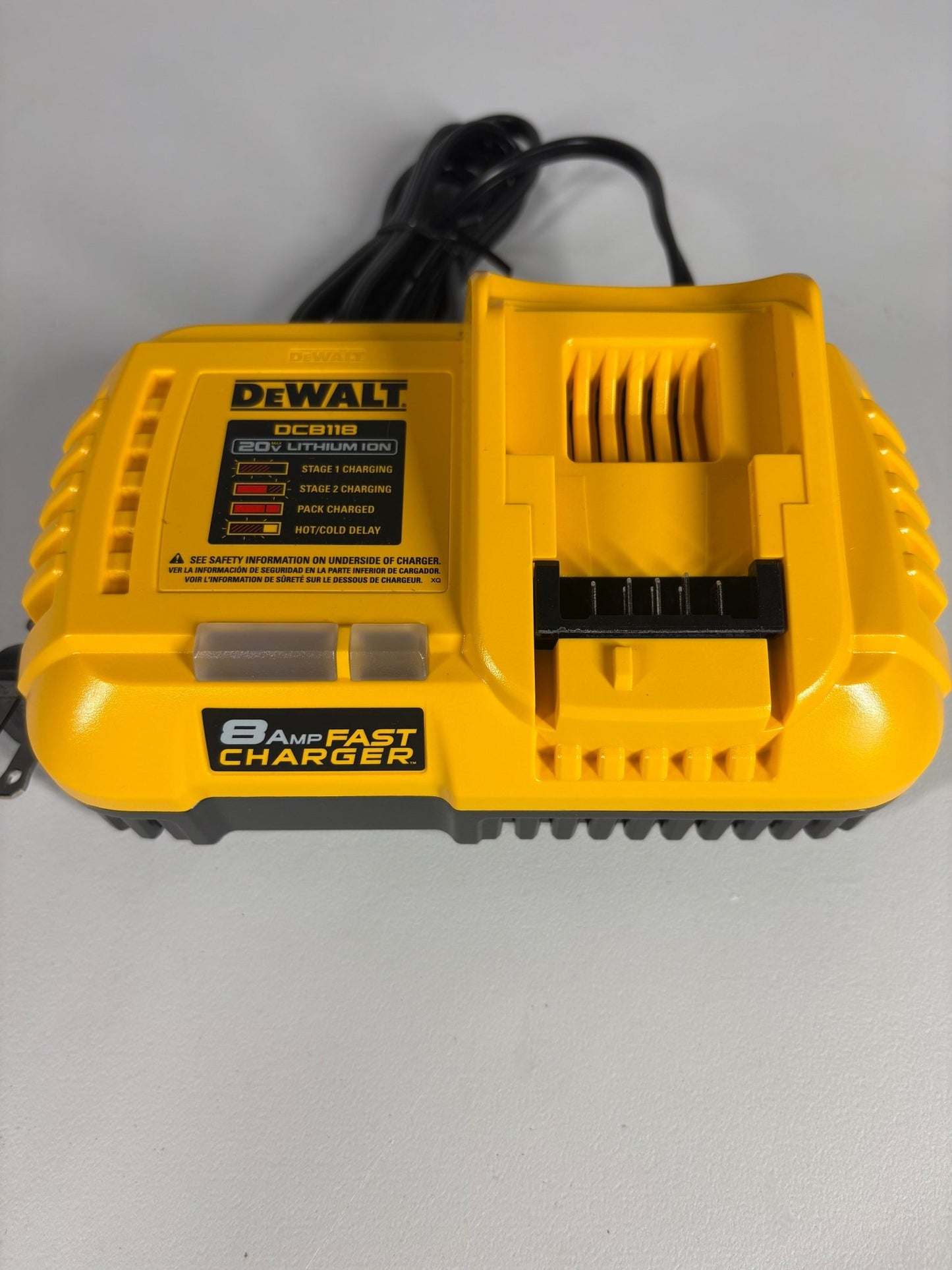 DEWALT 20V MAX/FLEXVOLT Lithium-Ion, Fan Cooled Rapid Battery Charger (DCB118) - Pro Grade Tools