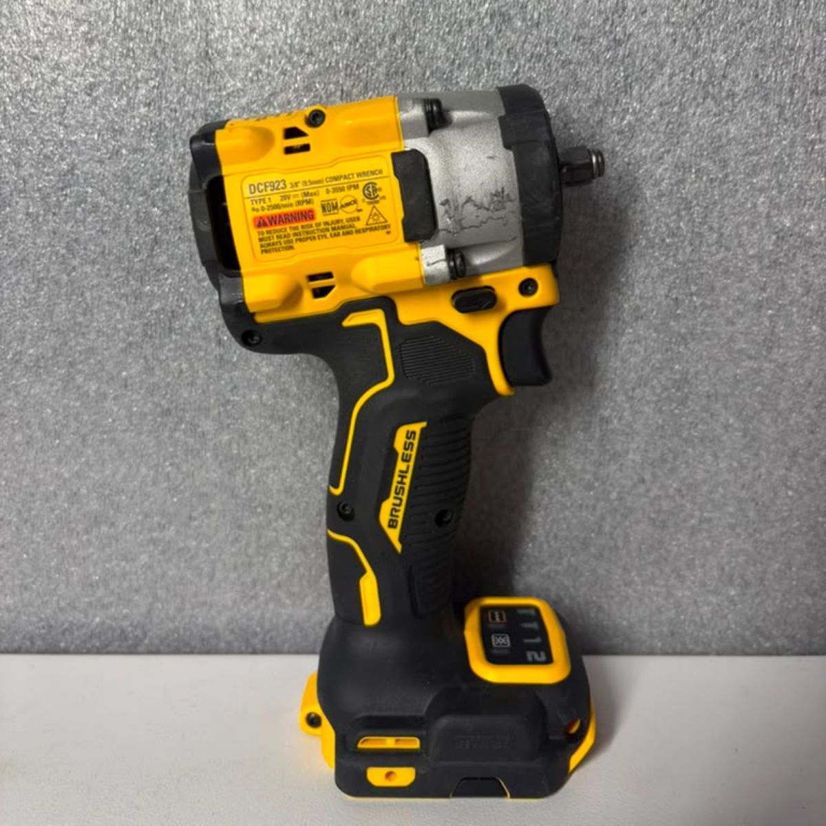 DEWALT ATOMIC 20V MAX* 1/2 in. Cordless Impact Wrench with Hog Ring Anvil (Tool Only) (DCF921B) - Pro Grade Tools